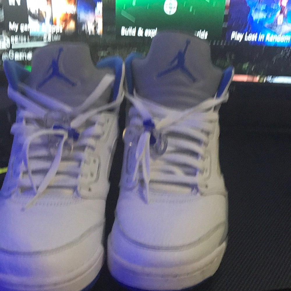 I’m selling these Jordan 5s or trade size 9.5